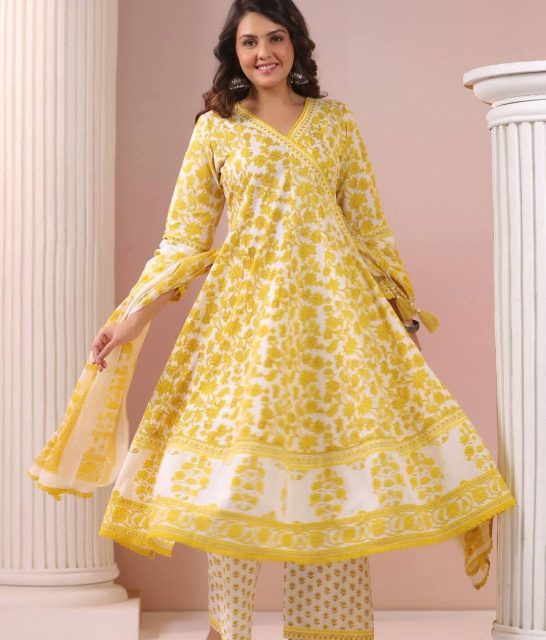 কটন কাপড়ের মধ্যে রেডিমেট থ্রি-পিস(গাউন)