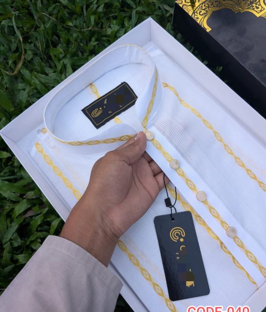 জামদানি সুতি কাপড়ের মধ্যে গোল্ডেন স্টেপ পাঞ্জাবি